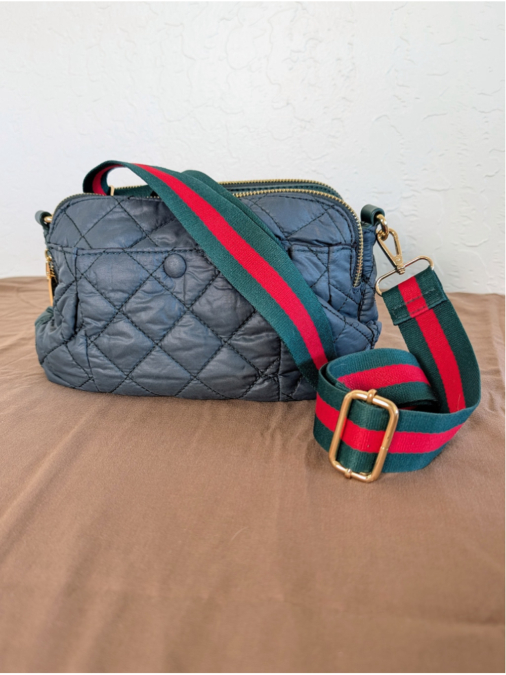 Urban Expressions Quilted Puffer Crossbody Green Red Stripe Strap Gold Hardware - Picture 3 of 16